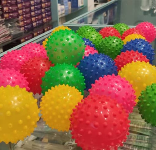 توپ دست ورز خار دار